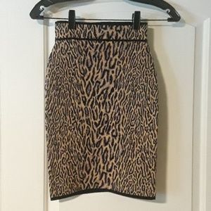 BCBG MAXAZRIA Jleopatd print sweater skirt